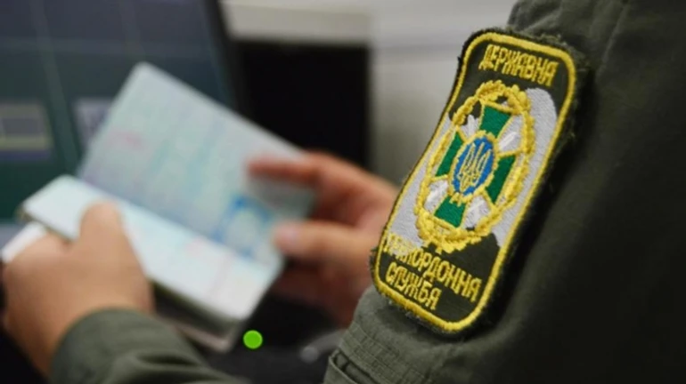 Мінкульт призупиняє видавати листи сприяння для виїзду митців і медійників за кордон