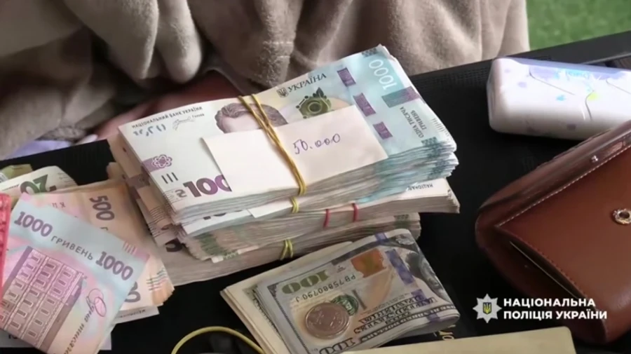 У Києві директорка фірми пропонувала чоловікам послуги з бронювання за $8 тисяч