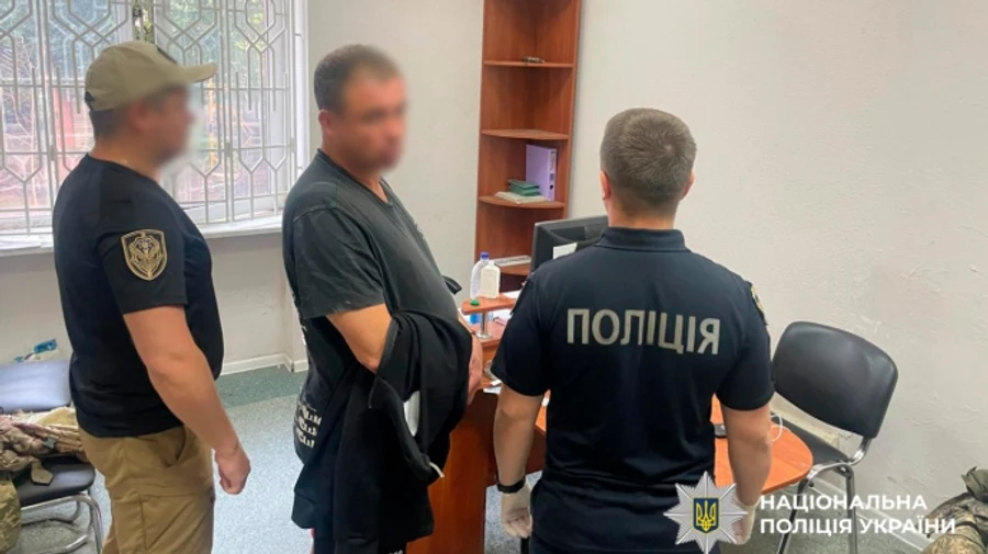 СБУ: Рецидивист-наркоторговец организовал благотворительный фонд и воровал пожертвования на ВСУ 