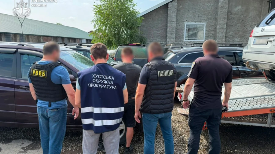 Продавал авто, ввезенные для фронта: владелец СТО при задержании бегал наперегонки с правоохранителями
