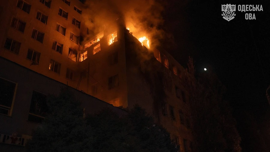Russian strike damages business centre in Odesa: one person injured – videos