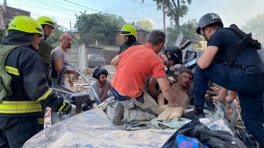 Russians strike nine-storey building in Dnipro, one person killed and others injured. Pregnant woman and baby are among casualties – photo, video