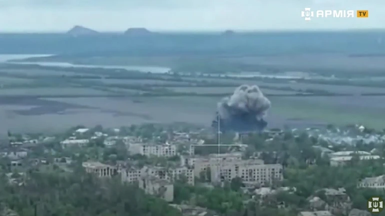 Russians break through to Krasnohorivka but Ukrainian forces block assault groups