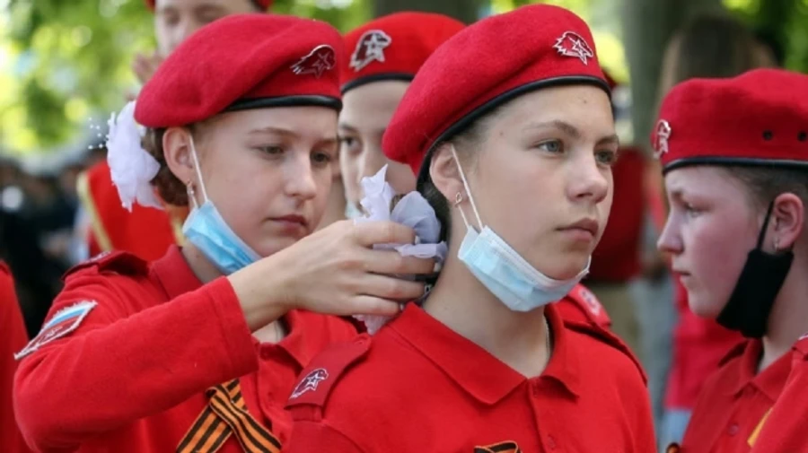 Russians in Crimea call on teenagers to join militaristic organisations