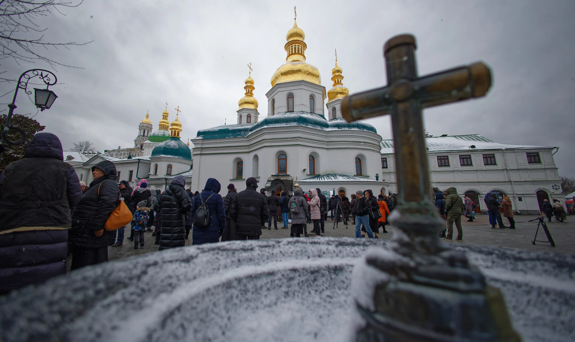 Кричат не Слава Богу, а Слава Украине, – верующие УПЦ о выселении из Лавры