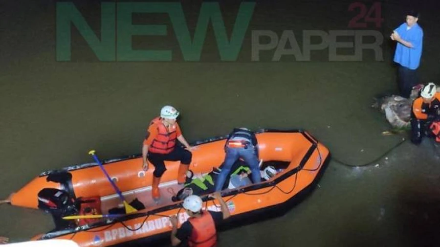 В Индонезии в речке утонули 11 школьников