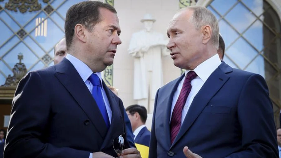 У Зеленського відреагували на шантажистську статтю Медведєва