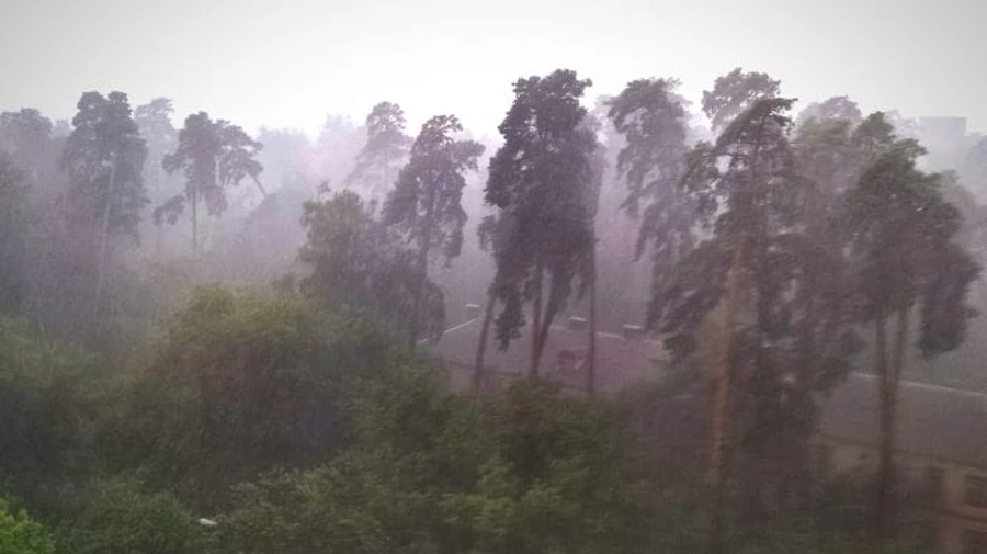 Головні новини понеділка і ночі: злива у Києві, збільшення мінімалки