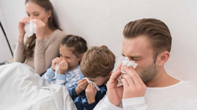 Штамм COVID-19 Дельта: новые симптомы, опасность и эффективность вакцин