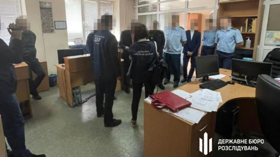 Таможенников поймали на махинациях: привозили авто из Грузии с занижением пошлины