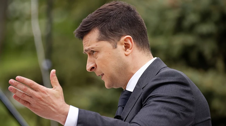 Зеленський: Ті, хто без бою подарував частину території, будуть давати свідчення