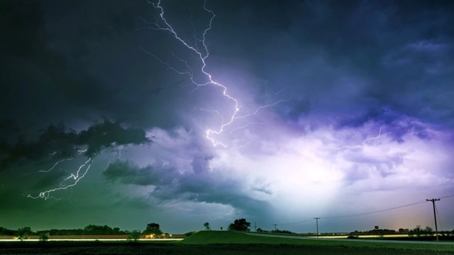 На Заході країни оголосили штормове попередження