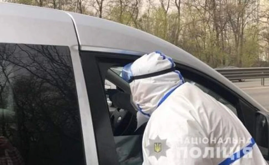 На в'їздах до Києва утворилися затори через перевірку температури