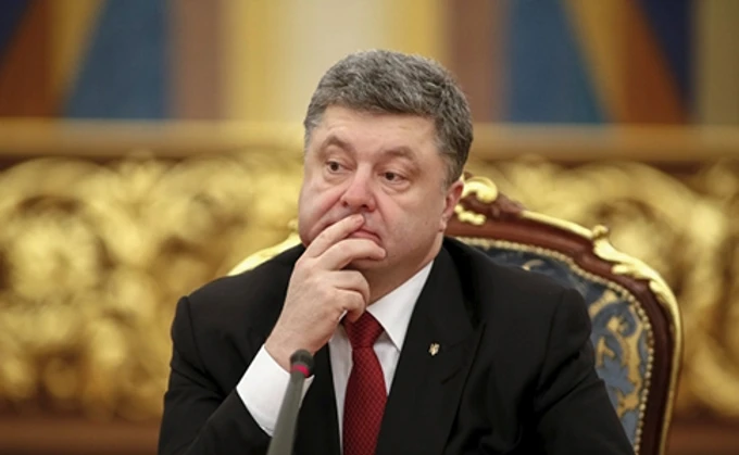 Зеленский отменил указы Порошенко, которые он выдал уже после поражения