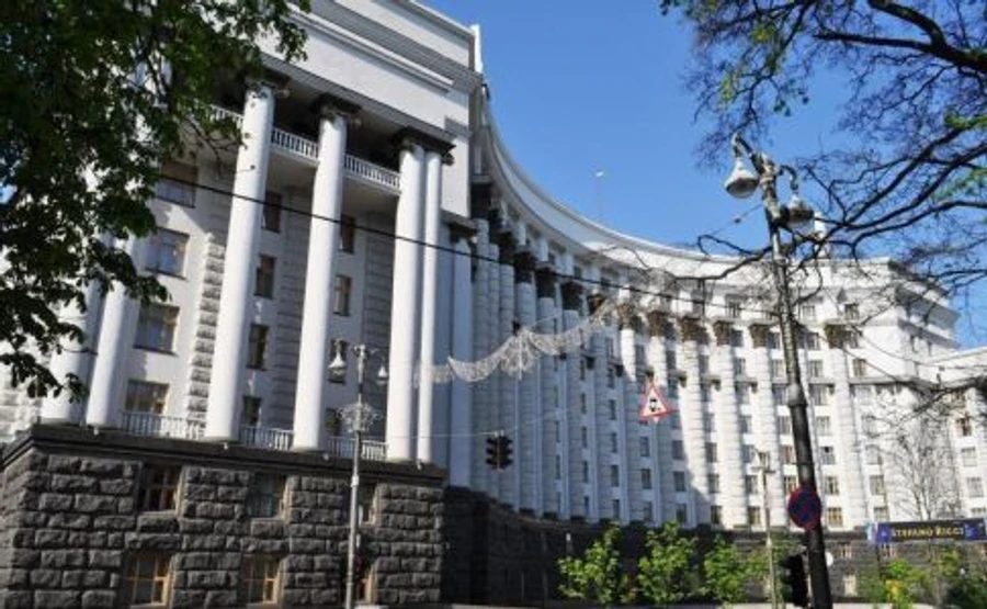 Українцям важко визначитися з прем'єром, але лідер є