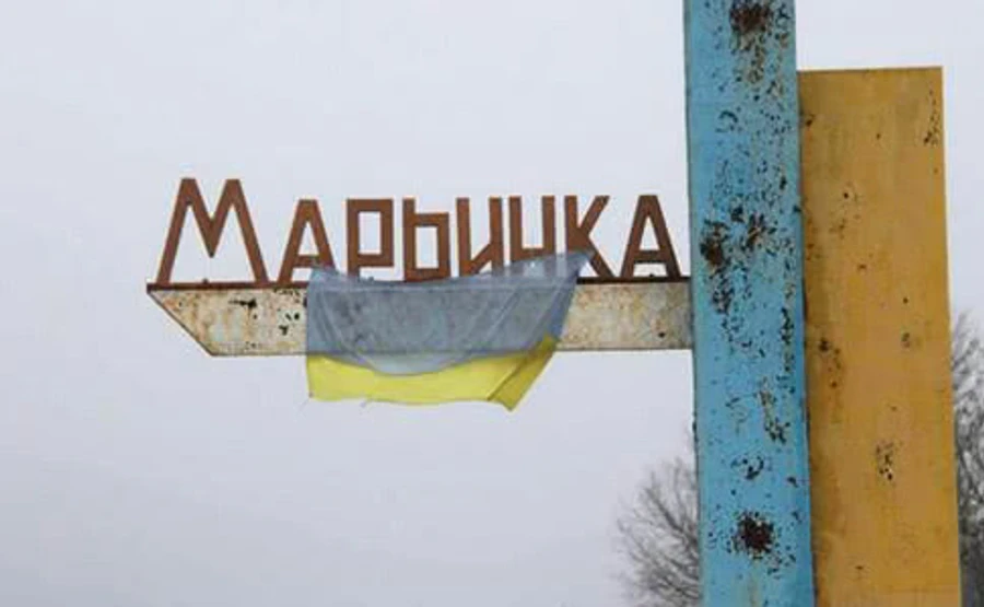 Бойовики обстрілюють Мар'їнку, горять будинки