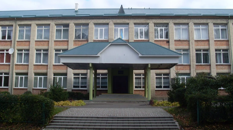 На Львовщине ученики учатся в неофициальном 10-м классе, они могут не получить документы об образовании