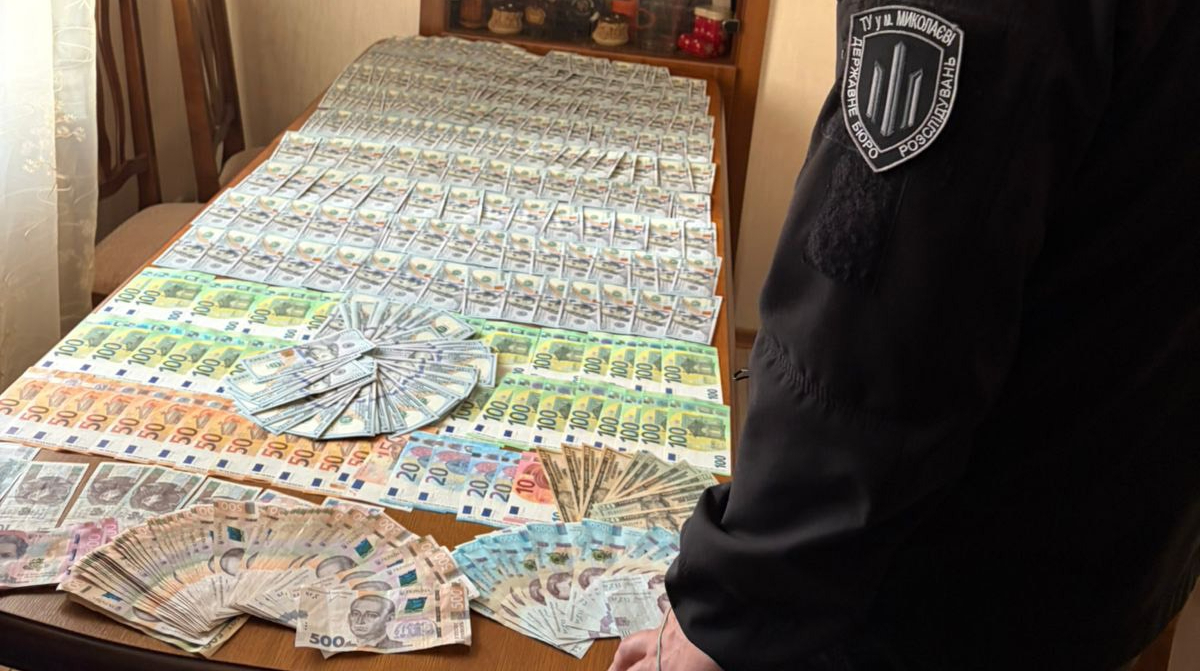 Група медиків торгувала липовими довідками про “інвалідність”: при обшуках знайдено 7 млн готівки