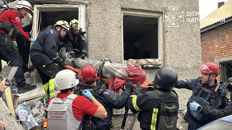 Росіяни атакували Запоріжжя: 3 травмованих, зруйновано будинок