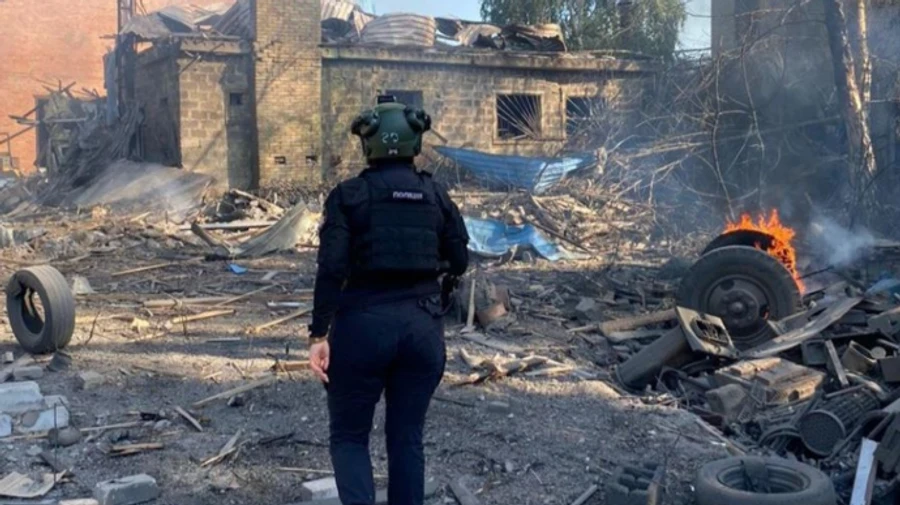 Росіяни влучили біля зупинки та адмінбудівлі у Мирнограді: за 12 липня на Донеччині 5 загиблих