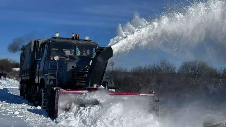 На Николаевщине откроют трассы на Киев и Одессу: последствия снегопада ликвидировали