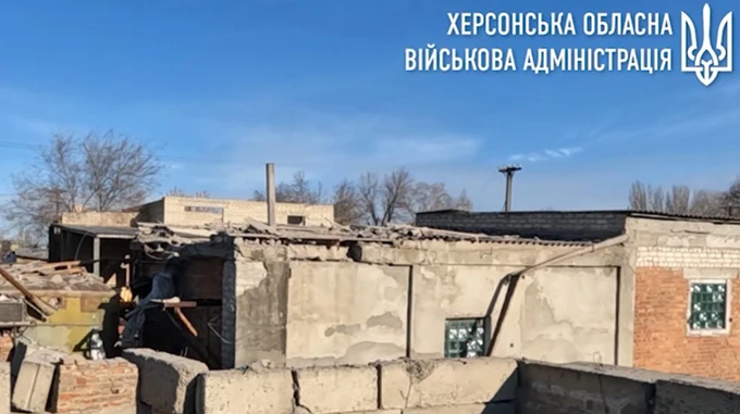 Окупанти поцілили у виробничу базу в Херсоні, загинув працівник – ОВА