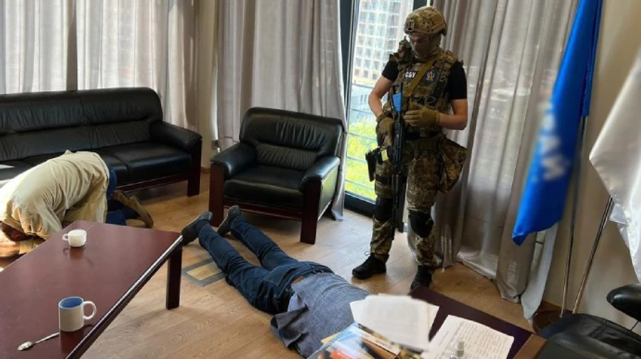 Вимагали 2,5 млн за статус нардепа: у Києві затримали представників партії Наш край