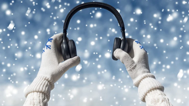 Вы слышали все? Старые фотографии от MONATIK, украинизированный Noize MC и другие украинские песни декабря-2021 (+плейлист за год)