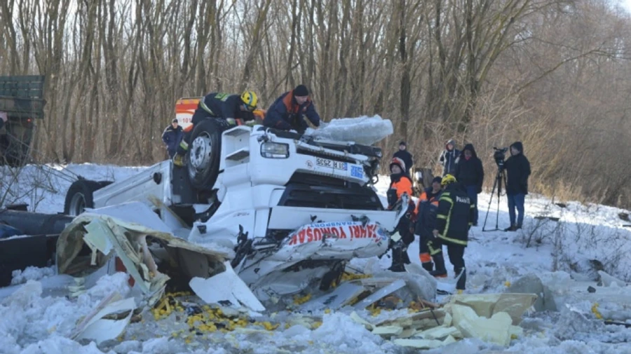 Вантажівку з тілом водія витягнули з річки на Чернігівщині