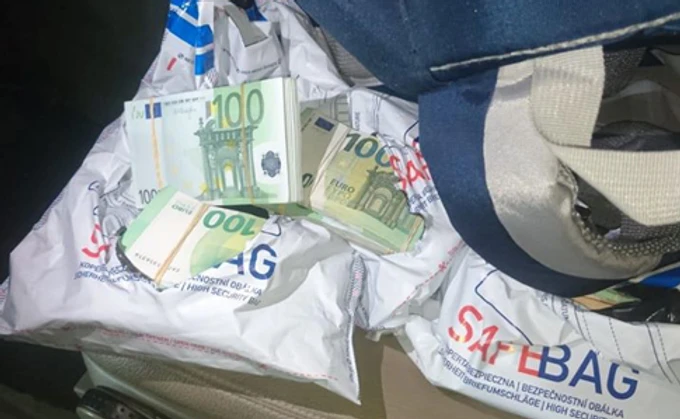 Українець намагався ввезти з Польщі більше півмільйона євро