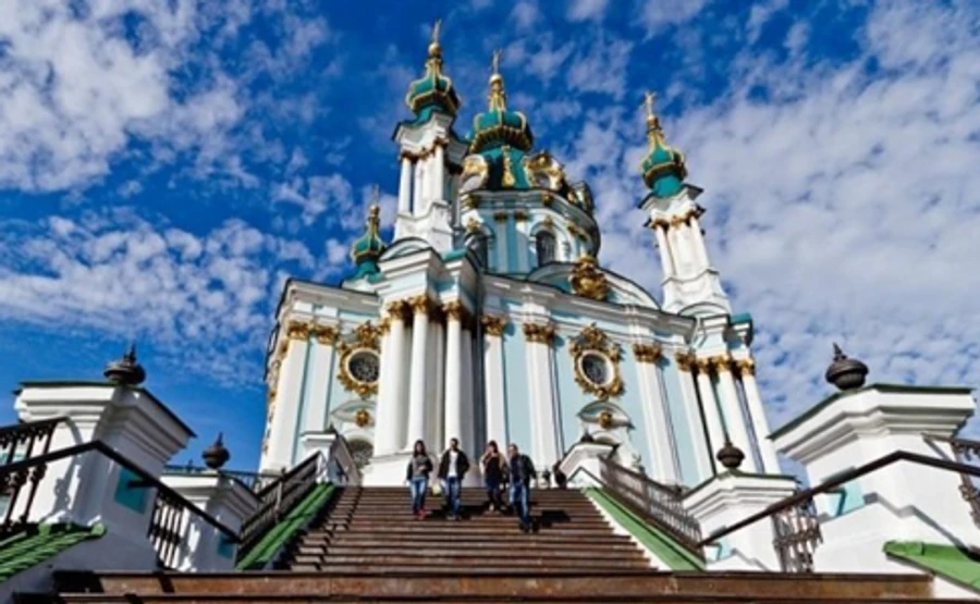 Неизвестные бросили коктейль Молотова в Андреевскую церковь