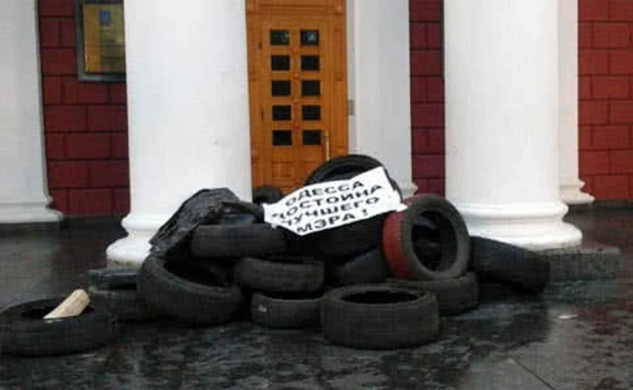 В Одесі тітушки розгромили майдан проти Труханова