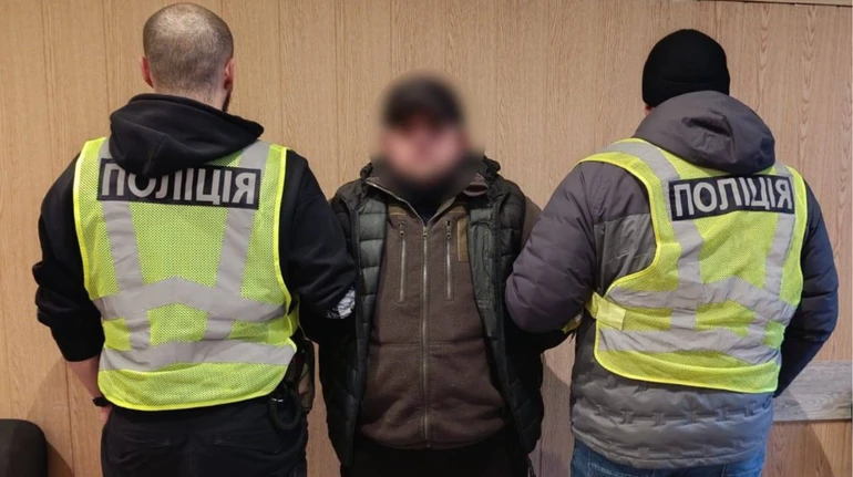 Танцевал на мемориале защитников в Киеве: полиция составила протокол на иностранца за мелкое хулиганство