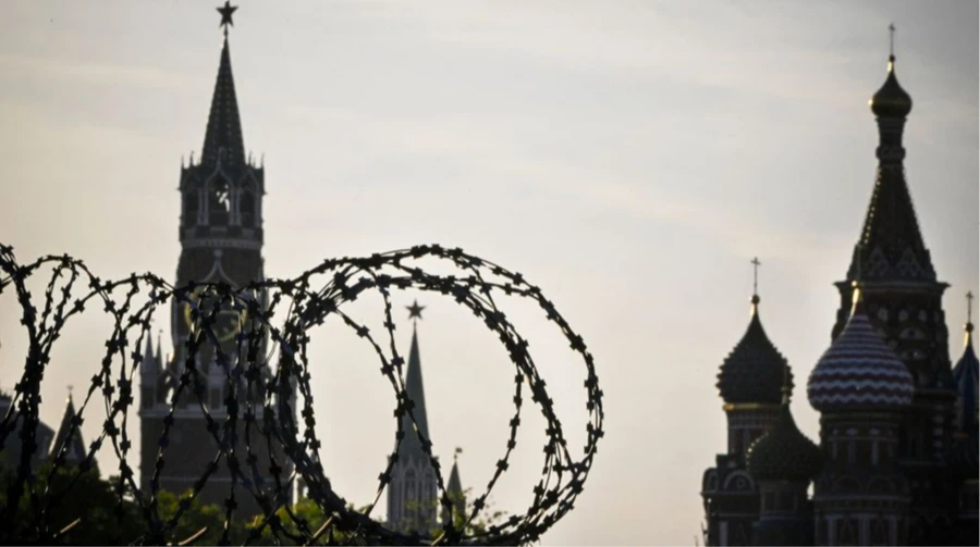 Russian oligarchs move billions abroad for fear of asset confiscation