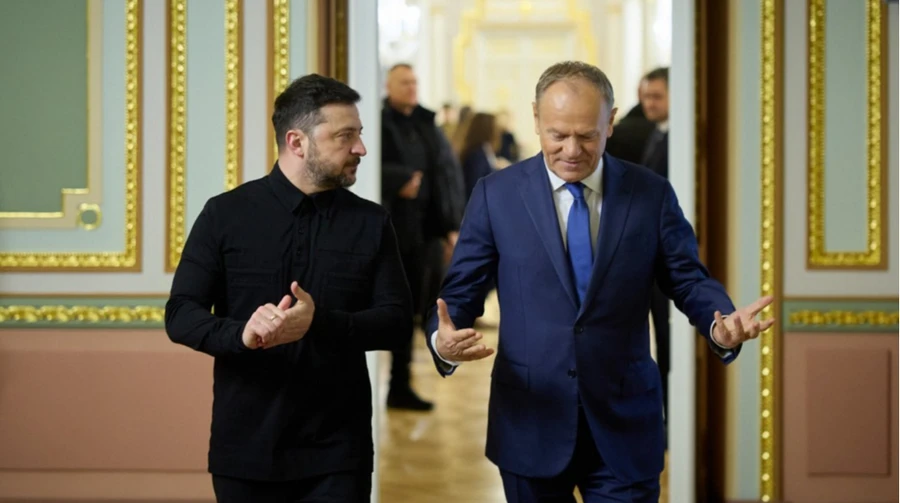 У Навроцкого призвали Туска найти мужество окончательно лишить Зеленского ордена