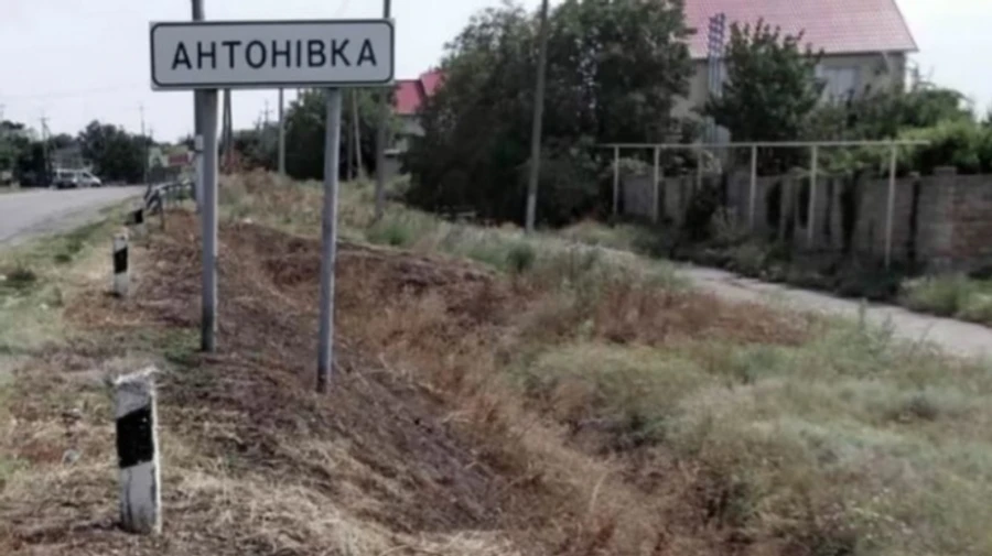 Civilian killed in Russian attack on shuttle bus in Antonivka, Kherson Oblast