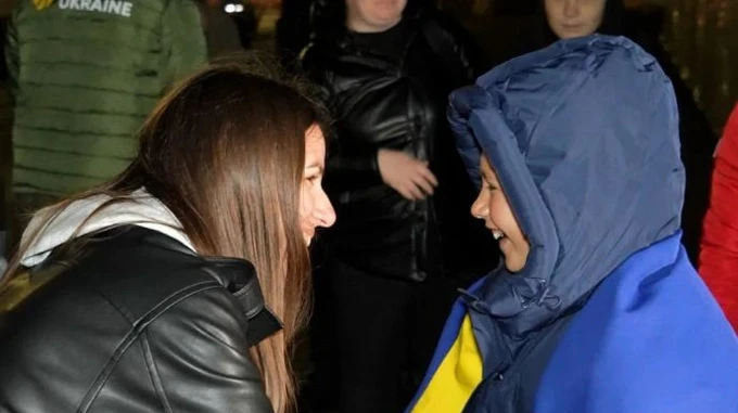 Україна повернула з тимчасово окупованих територій двох дітей з батьками
