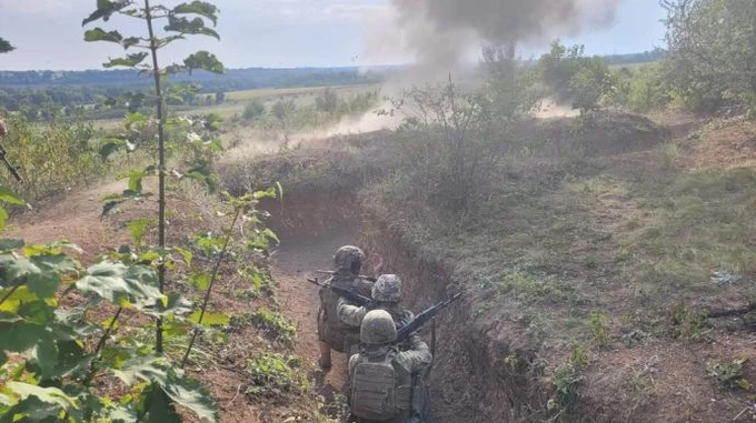 Росіяни ущільнюють мінно-вибухові загородження на Бахмутському напрямку – Генштаб