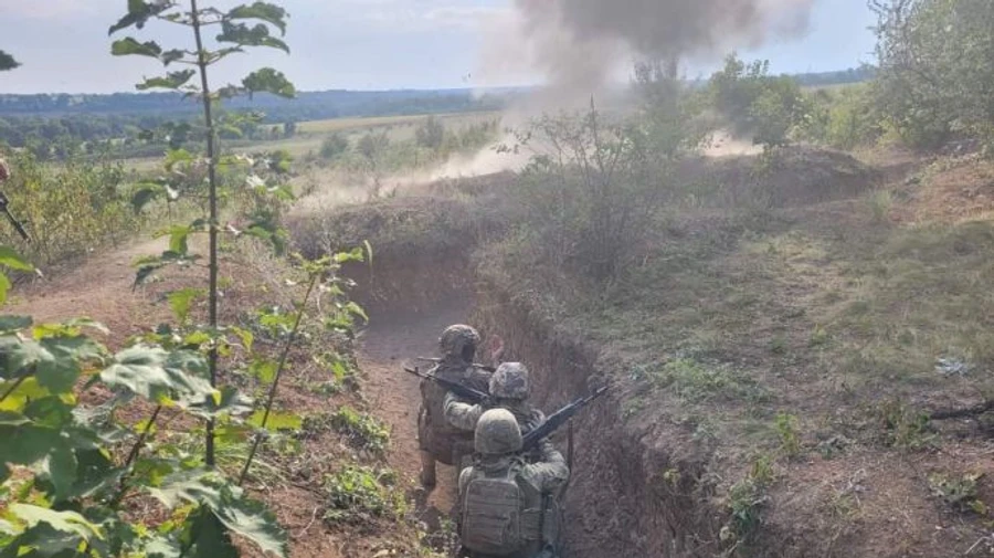 Росіяни ущільнюють мінно-вибухові загородження на Бахмутському напрямку – Генштаб