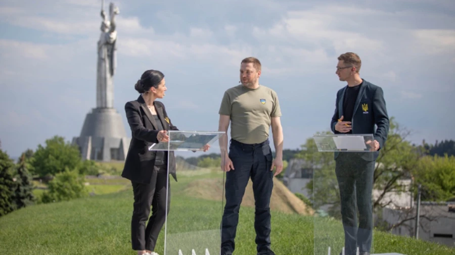 Монастырский считает, что у всех украинцев должно быть огнестрельное оружие для самозащиты