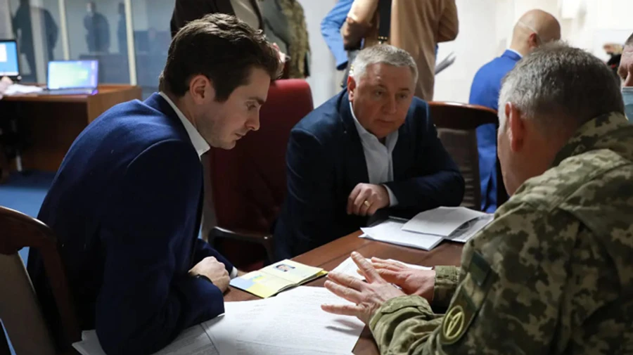 Депутати Київради почали записуватися у тероборону 