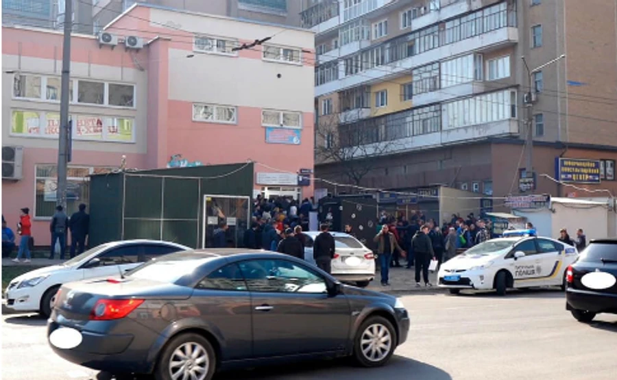 За нарушение карантина оштрафуют директора визового центра