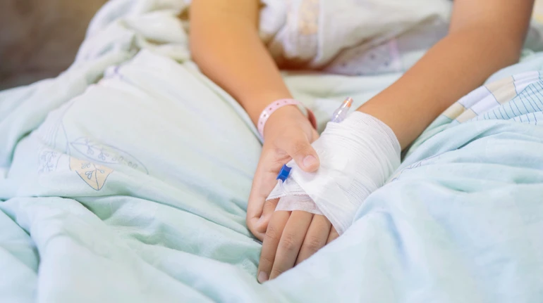 Яичник был в 300 раз больше нормы: львовские медики прооперировали подростка с опасной кистой