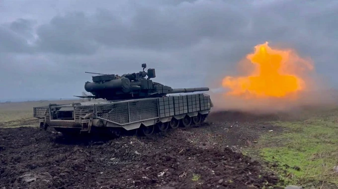 На фронті майже 150 боїв, росіяни найбільше тиснуть на трьох напрямках – Генштаб