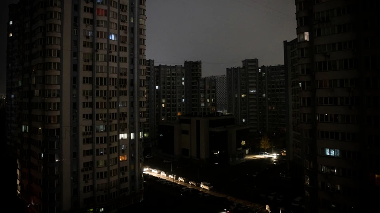 На лівому березі Києва сталася аварія: перебої зі світлом і водою, затримується транспорт