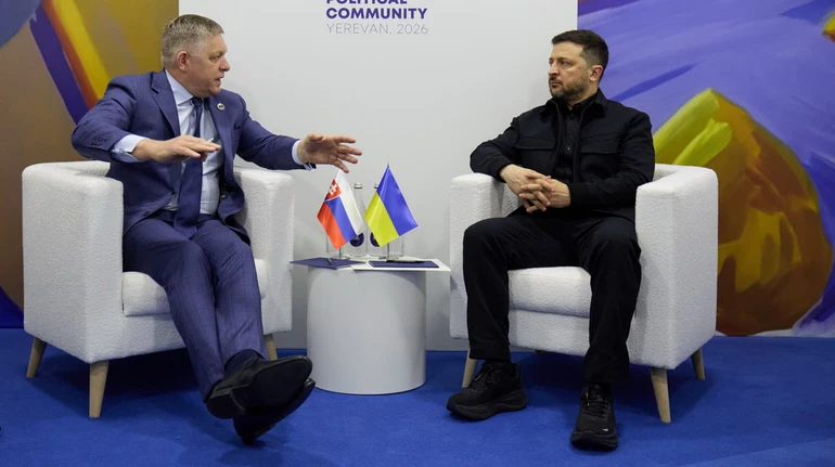 Удар по Фіцо через Украину: как примирение с Зеленским угрожает премьеру Словакии