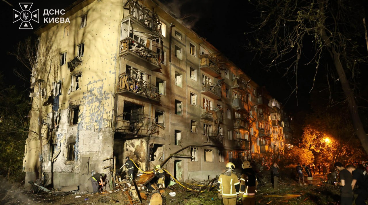 Наслідки удару ворожою балістикою по Києву: 9 загиблих і понад 20 потерпілих