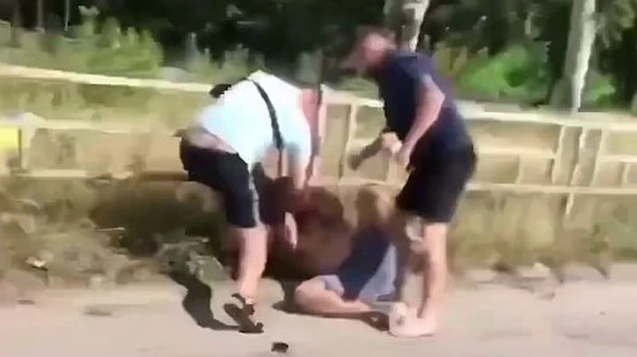 В Херсоне перевозчики избили волонтера, который бесплатно эвакуировал людей