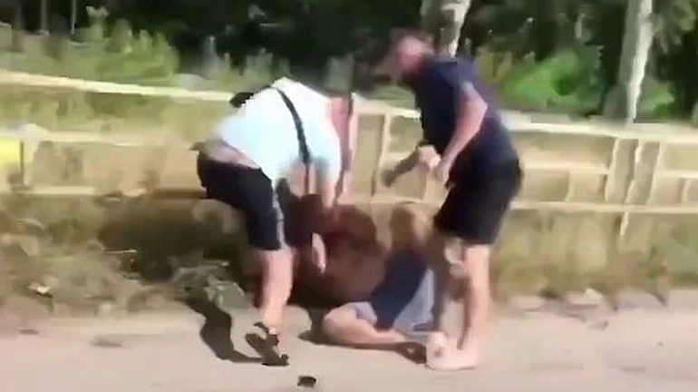 Competitive carriers attack volunteer who evacuated people from Kherson for free