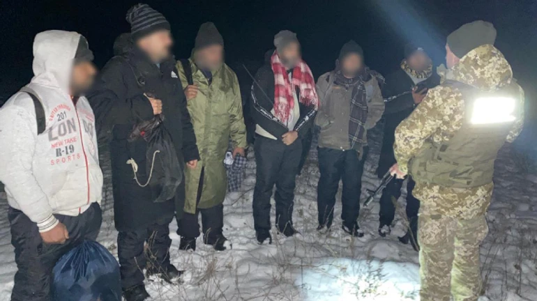 Belarusian border guards “dump” group of illegal migrants in Ukraine
